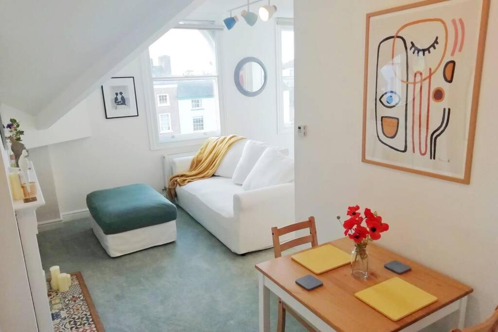 Cosy, Elegant Apartment In Heart Of Ludlow Town Exteriér fotografie